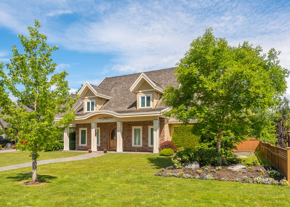 Home front yard maintained by a professional landscaping service