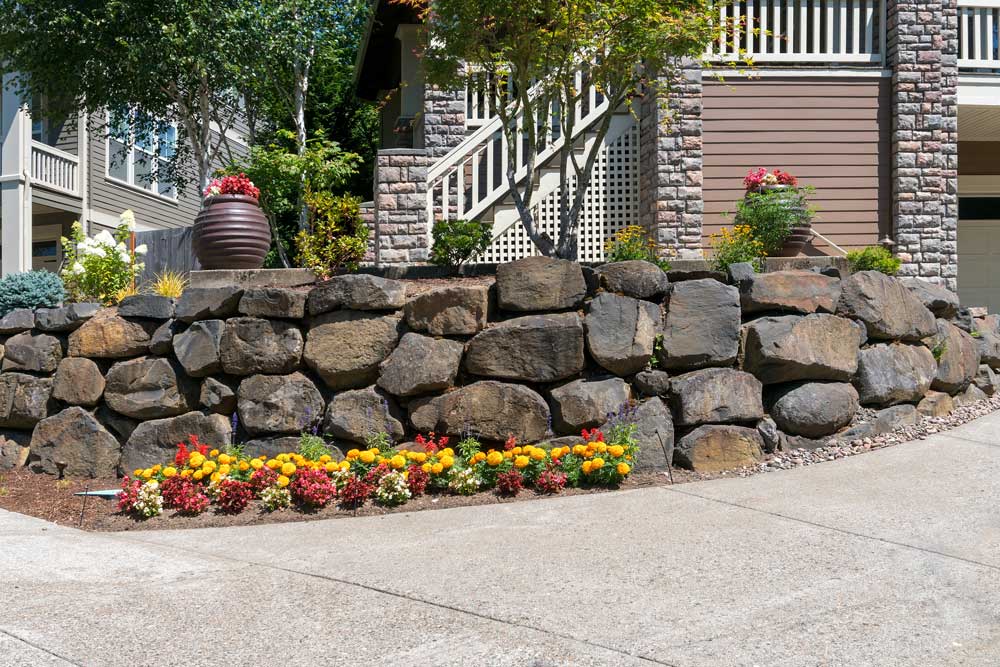 Beautifully built stone wall by a professional hardscaping contractor